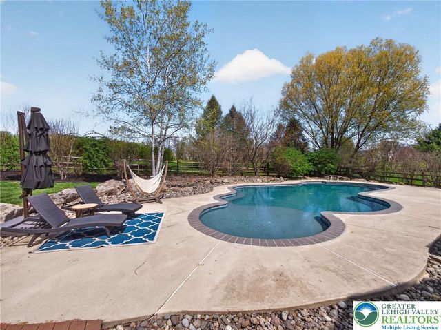 6819 Radcliffe Court, Lower Macungie Twp, PA 18062