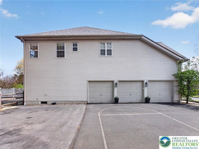 6819 Radcliffe Court, Lower Macungie Twp, PA 18062