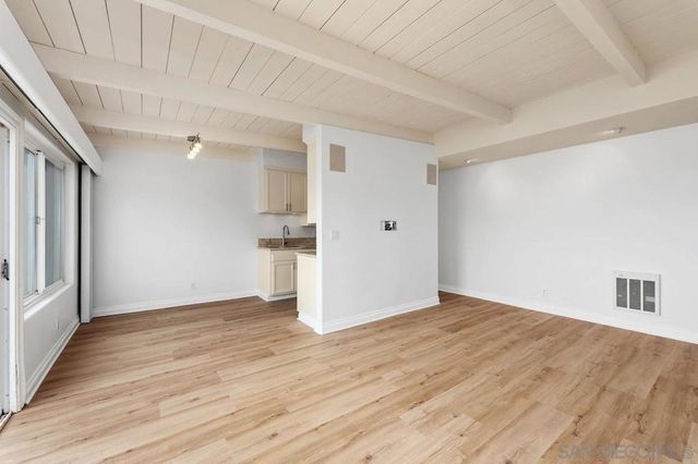 4013 Crown Point Dr 2, San Diego, CA 92109