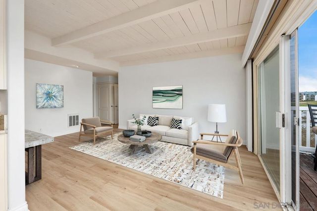 4013 Crown Point Dr 2, San Diego, CA 92109