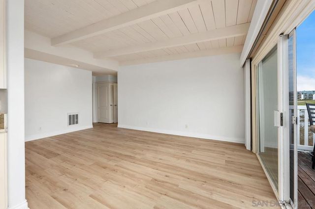 4013 Crown Point Dr 2, San Diego, CA 92109