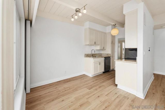 4013 Crown Point Dr 2, San Diego, CA 92109