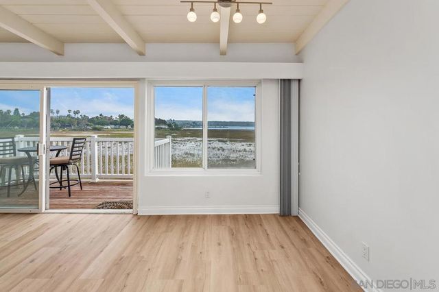 4013 Crown Point Dr 2, San Diego, CA 92109