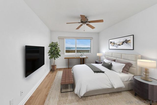 4013 Crown Point Dr 2, San Diego, CA 92109