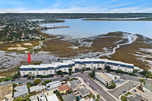 4013 Crown Point Dr 2, San Diego, CA 92109