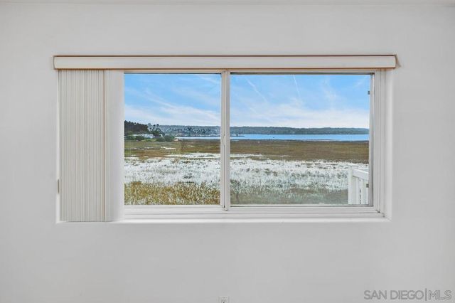 4013 Crown Point Dr 2, San Diego, CA 92109