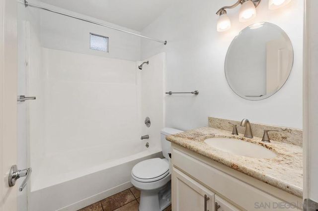 4013 Crown Point Dr 2, San Diego, CA 92109