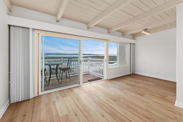 4013 Crown Point Dr 2, San Diego, CA 92109