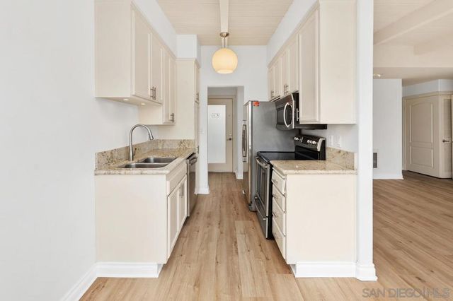 4013 Crown Point Dr 2, San Diego, CA 92109