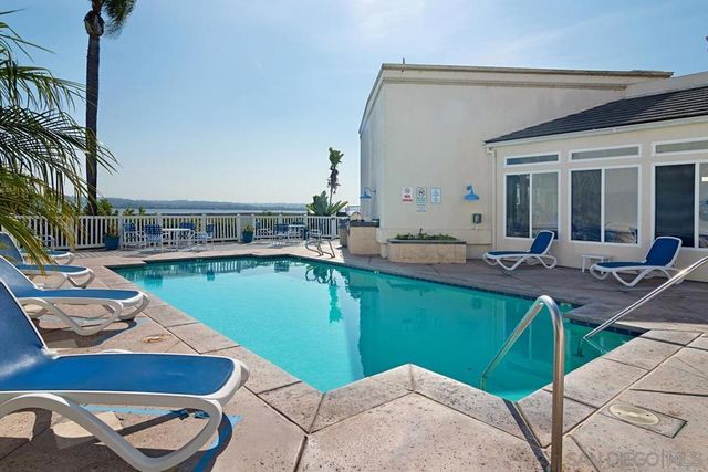 4013 Crown Point Dr 2, San Diego, CA 92109