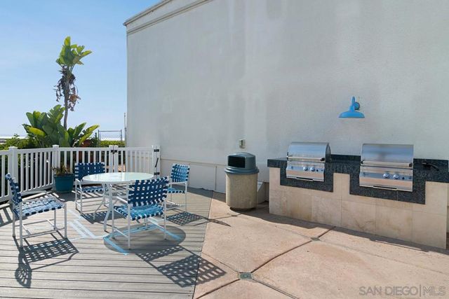 4013 Crown Point Dr 2, San Diego, CA 92109