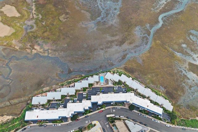 4013 Crown Point Dr 2, San Diego, CA 92109