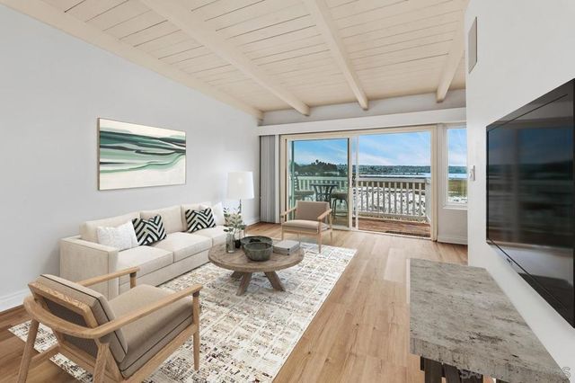 4013 Crown Point Dr 2, San Diego, CA 92109