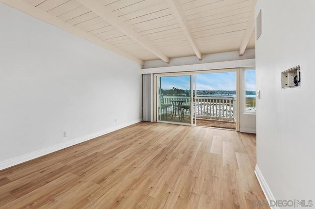 4013 Crown Point Dr 2, San Diego, CA 92109