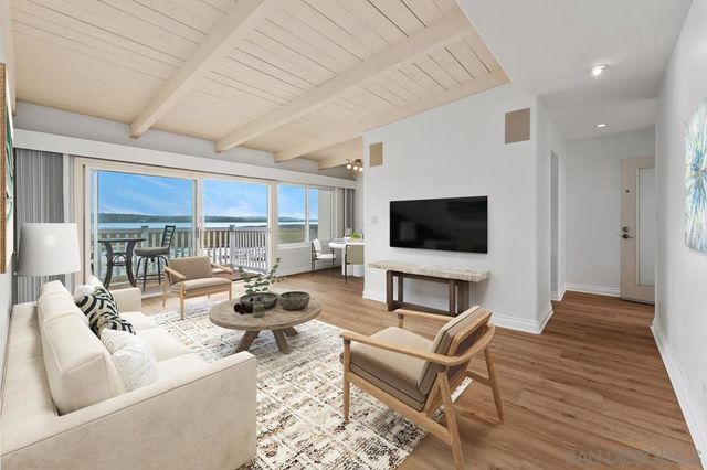 4013 Crown Point Dr 2, San Diego, CA 92109