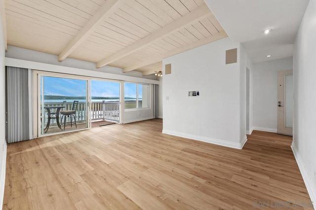 4013 Crown Point Dr 2, San Diego, CA 92109