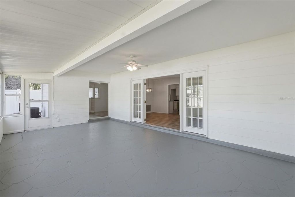 Image 11 of property listing at 2483 66TH TERRACE S, St Petersburg, FL 33712