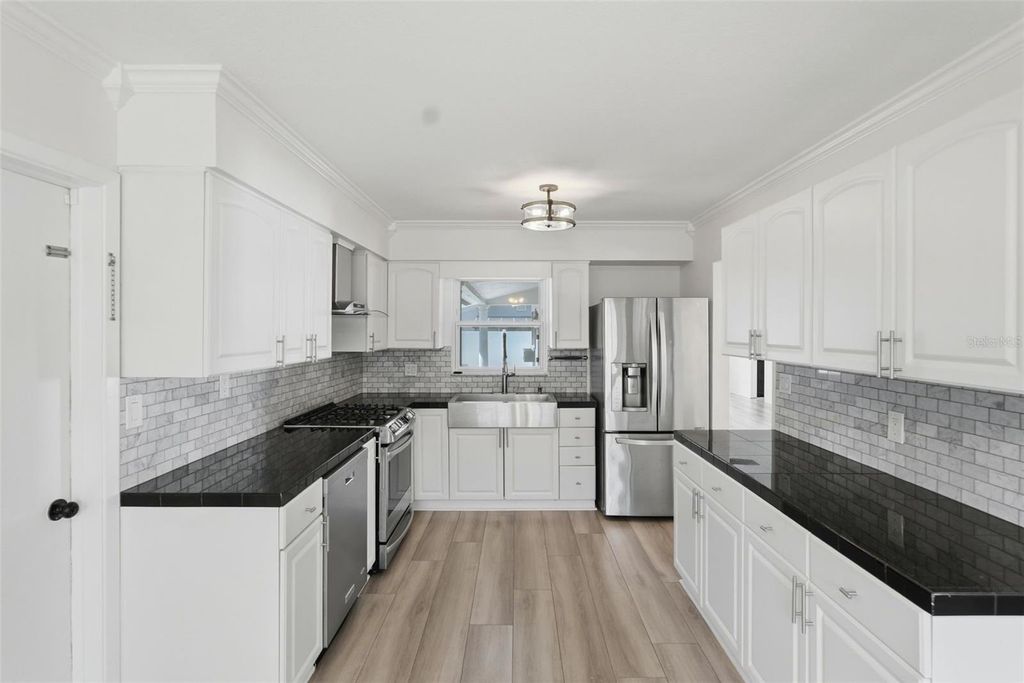 Image 3 of property listing at 2483 66TH TERRACE S, St Petersburg, FL 33712