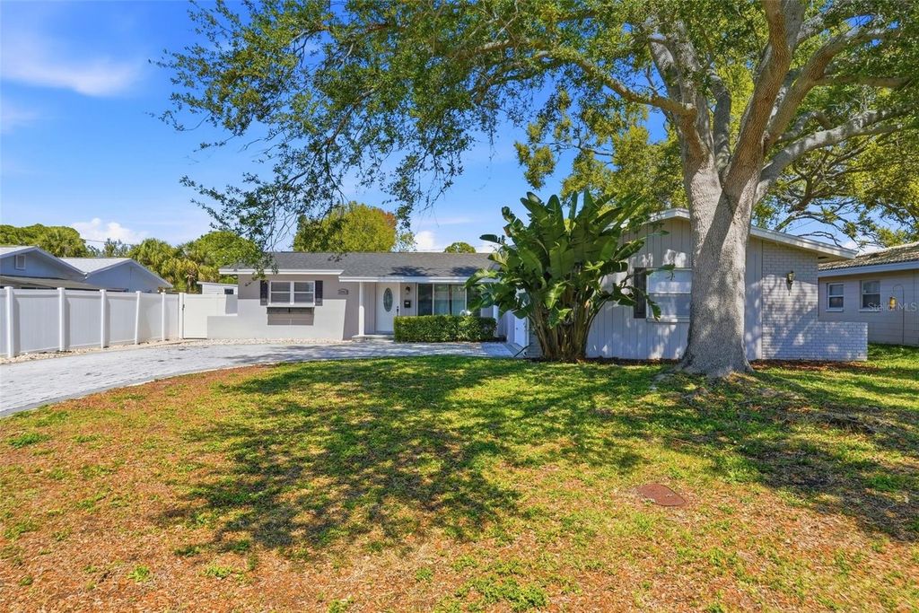 Image 38 of property listing at 2483 66TH TERRACE S, St Petersburg, FL 33712
