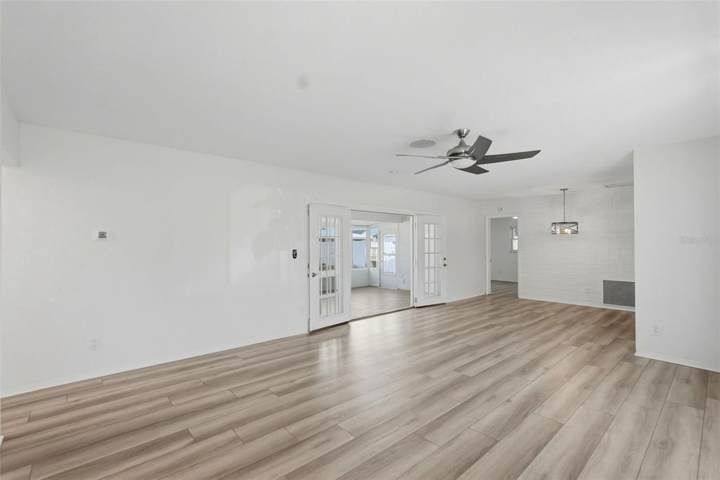 Image 7 of property listing at 2483 66TH TERRACE S, St Petersburg, FL 33712