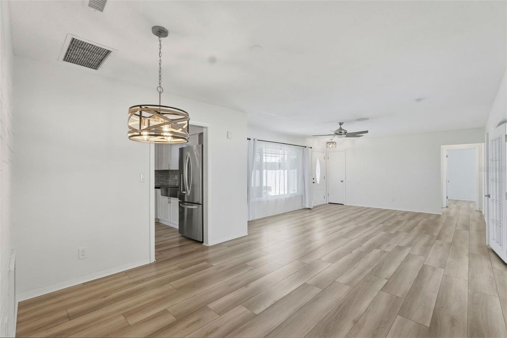 Image 8 of property listing at 2483 66TH TERRACE S, St Petersburg, FL 33712