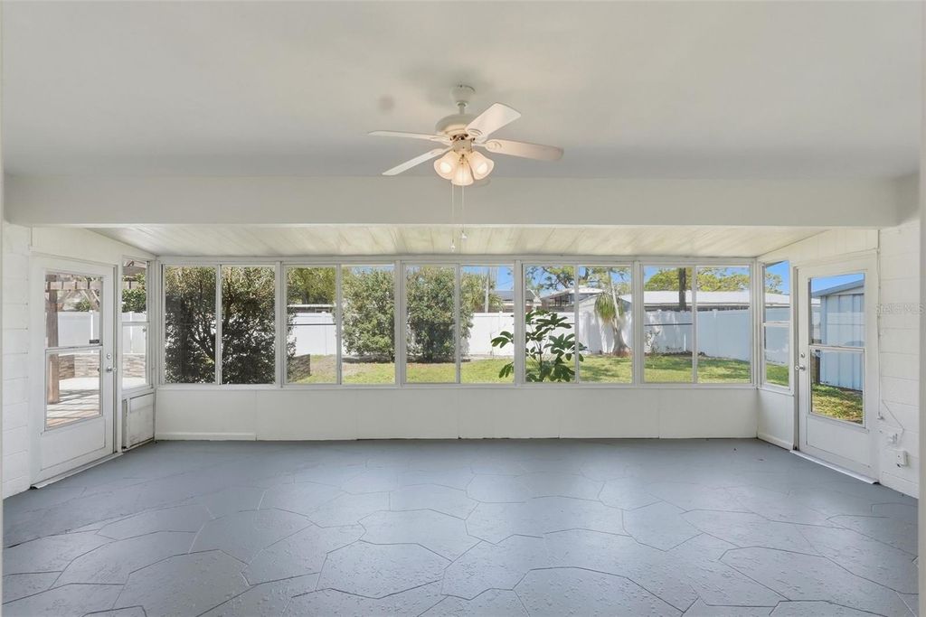 Image 10 of property listing at 2483 66TH TERRACE S, St Petersburg, FL 33712