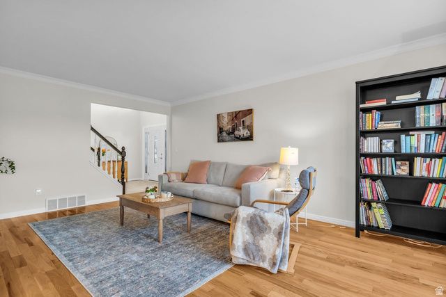 8921 S SHADY MEADOW DR, Sandy, UT 84093