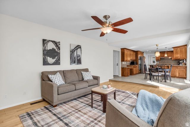 8921 S SHADY MEADOW DR, Sandy, UT 84093