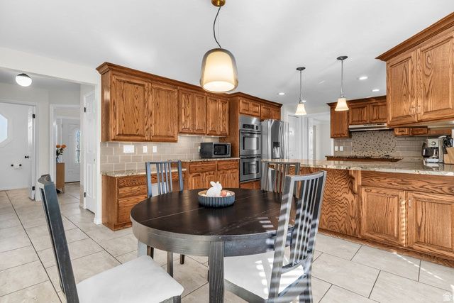 8921 S SHADY MEADOW DR, Sandy, UT 84093