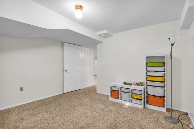 8921 S SHADY MEADOW DR, Sandy, UT 84093