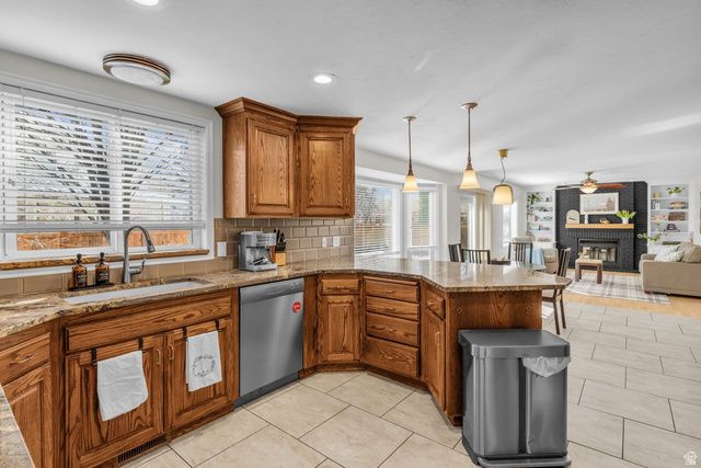 8921 S SHADY MEADOW DR, Sandy, UT 84093