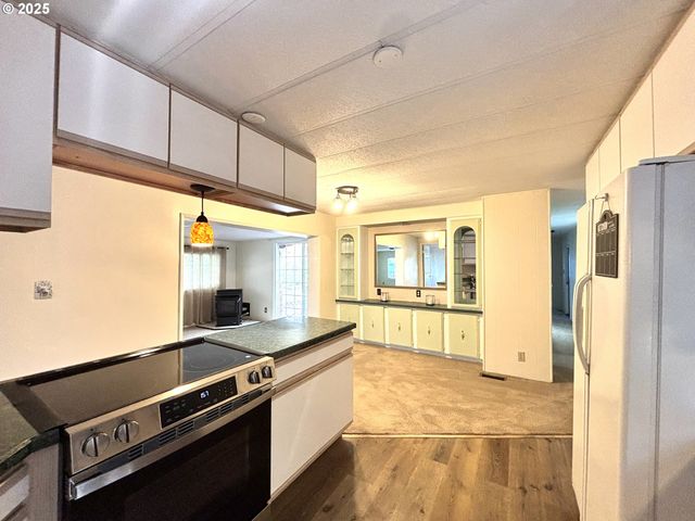 1600 E RHODODENDRON Dr 29, Florence, OR 97439