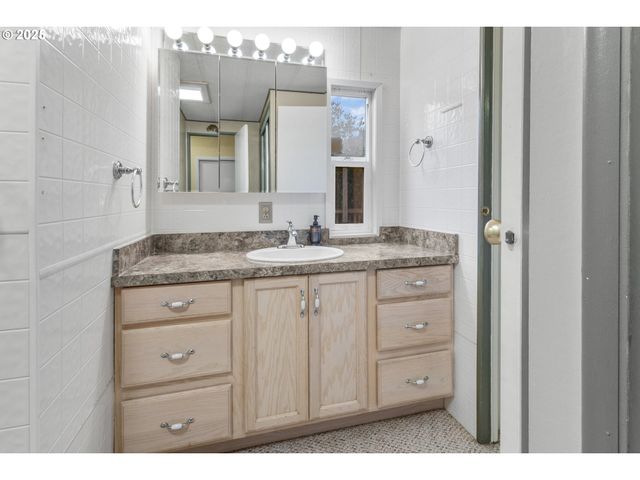 1600 E RHODODENDRON Dr 29, Florence, OR 97439