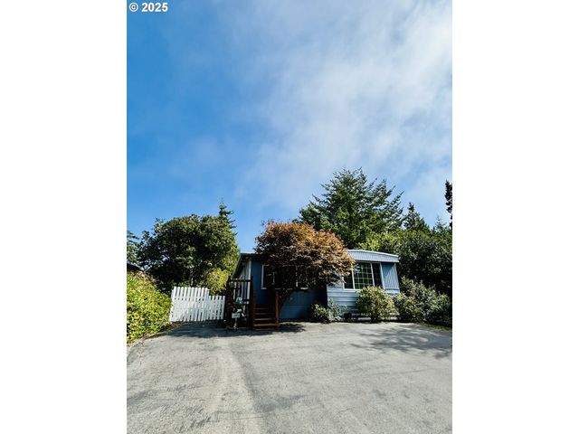 1600 E RHODODENDRON Dr 29, Florence, OR 97439