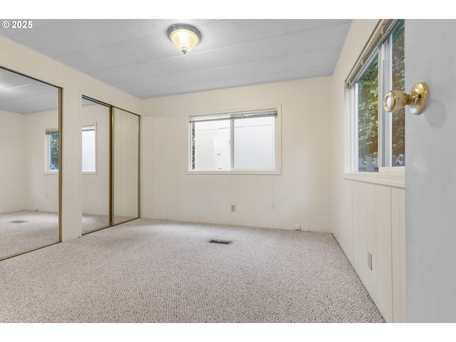 1600 E RHODODENDRON Dr 29, Florence, OR 97439