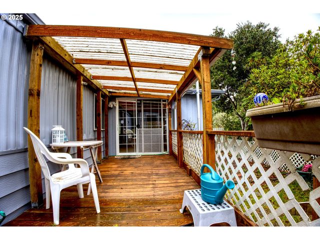 1600 E RHODODENDRON Dr 29, Florence, OR 97439