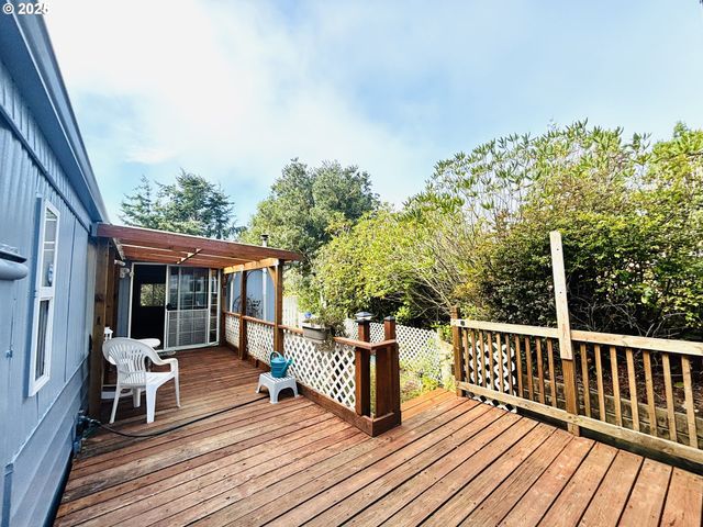 1600 E RHODODENDRON Dr 29, Florence, OR 97439