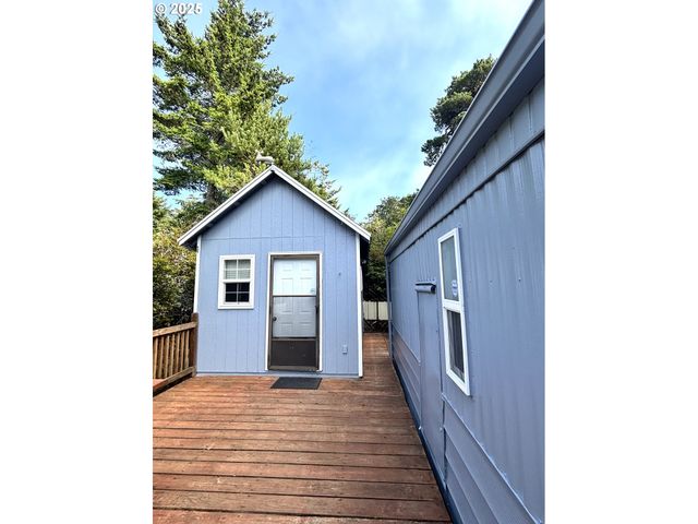 1600 E RHODODENDRON Dr 29, Florence, OR 97439