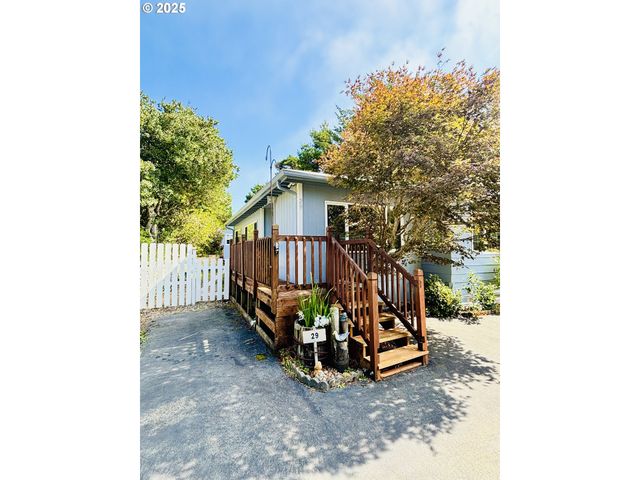 1600 E RHODODENDRON Dr 29, Florence, OR 97439