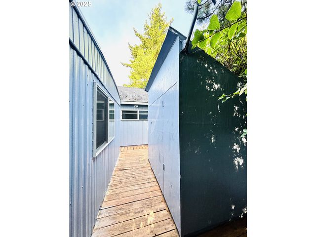 1600 E RHODODENDRON Dr 29, Florence, OR 97439