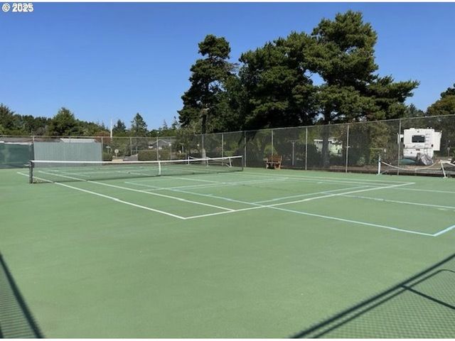 1600 E RHODODENDRON Dr 29, Florence, OR 97439