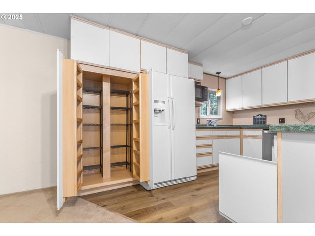 1600 E RHODODENDRON Dr 29, Florence, OR 97439