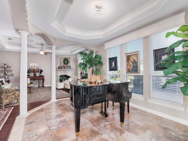 1 S Pintail Street, La Marque, TX 77568