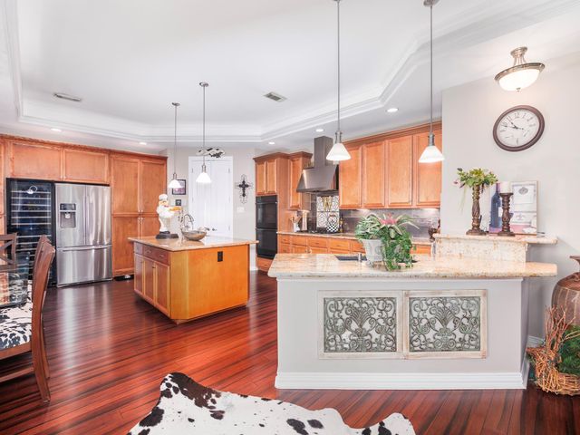 1 S Pintail Street, La Marque, TX 77568
