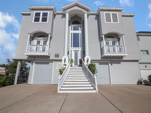 1 S Pintail Street, La Marque, TX 77568