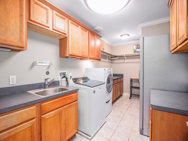 1 S Pintail Street, La Marque, TX 77568