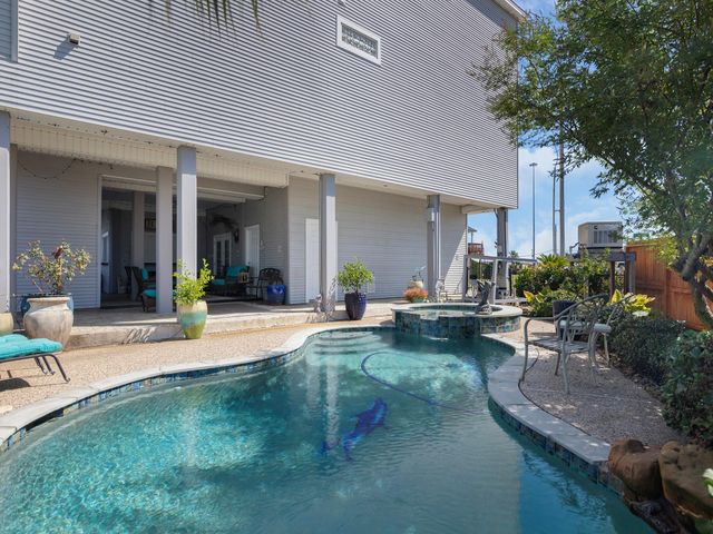 1 S Pintail Street, La Marque, TX 77568