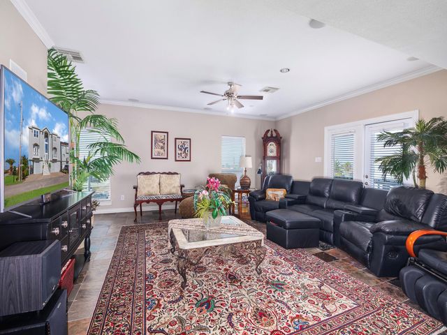 1 S Pintail Street, La Marque, TX 77568