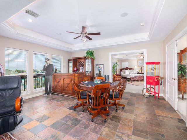 1 S Pintail Street, La Marque, TX 77568