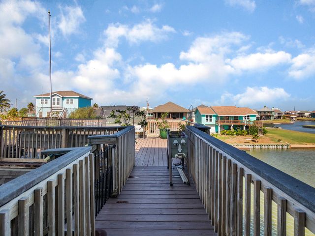 1 S Pintail Street, La Marque, TX 77568
